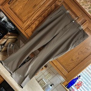 Men’s Mountain Khaki Pants EUC 44 x 32